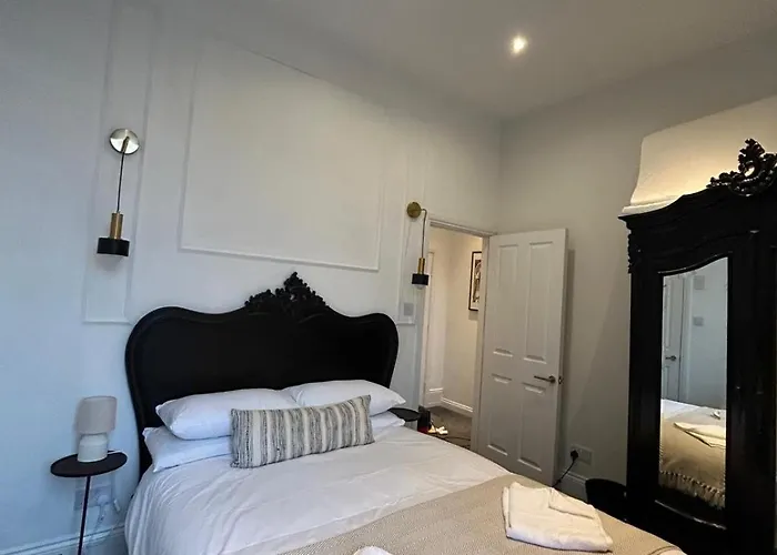 Station Bridge Collection - Flat 4